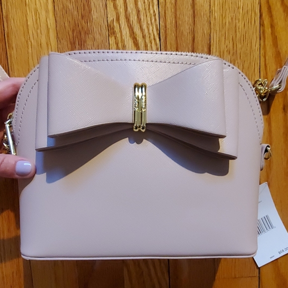 Betsey Johnson Handbags - Betsey Johnson blush bow 🎀 Crossbody